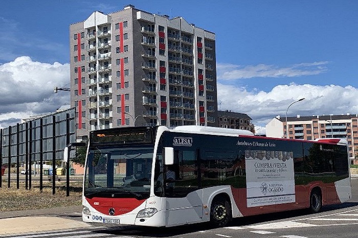 El Ayuntamiento de León reduce un 30% el precio de los abonos de los autobuses urbanos
