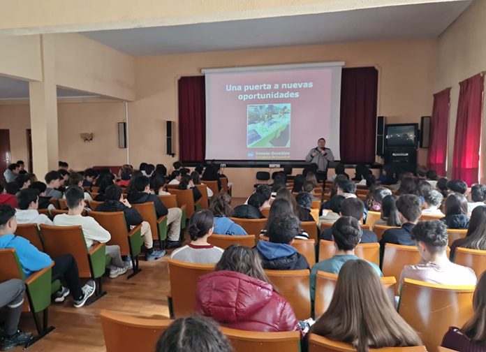 El Servicio de Juventud visita el IES Ordoño II