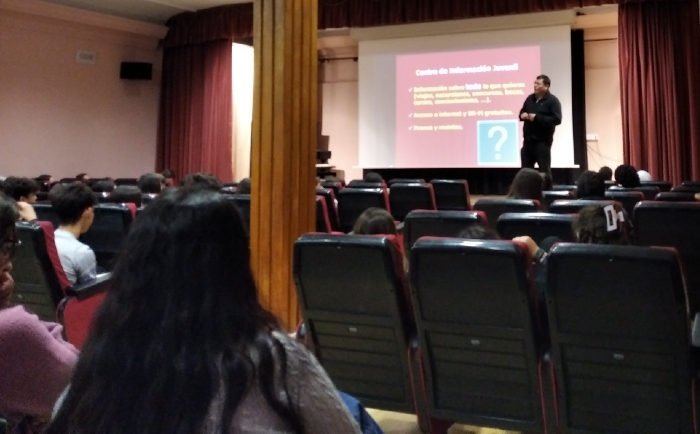 El Servicio de Juventud visita el IES Claudio Sánchez Albornoz El Servicio de Juventud visita el IES Claudio Sánchez Albornoz